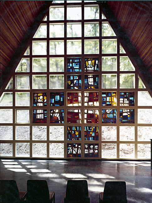 Friedhofskapelle Belecke: Glasfenster, Drei Totenerweckungen
